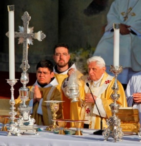Đức nguyên Giáo Hoàng Biển Đức cử hành thánh lễ với các cựu môn sinh