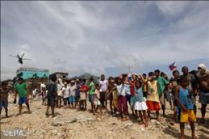 Nghe bản nhạc''Những Gì Ta Cho Đi'' cầu nguyện và giúp cho nạn nhân bão Haiyan