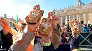 Truyền thống làm phép các tượng nhỏ Chúa Hài đồng ở Roma và quảng trường thánh Phê-rô