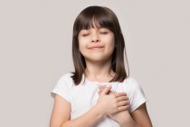 6 Cách để khuyến khích lòng biết ơn nơi trẻ em thời hiện đại
