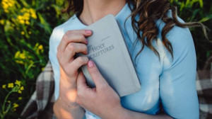 4 cách giúp thanh thiếu niên hứng thú với Kinh Thánh