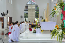 Tin Ảnh: Gx. Long Toàn: Thánh lễ khai mạc ngày chầu Thánh Thể thay Giáo phận- Ngày 15.5.2022