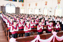 Tin ảnh: Gx. Hòa Thuận: Thánh lễ ban Bí tích Thêm Sức - 05.6.2022