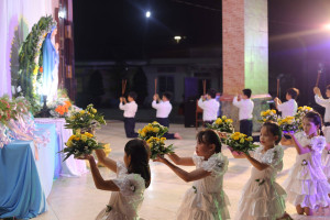 Gx. Phước Tân: Dâng hoa tôn kính Đức Mẹ- Bế mạc Tháng Hoa 2022
