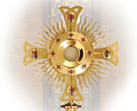 Chầu Thánh Thể liên tục hằng đêm cầu cho hòa bình