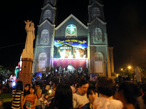 Đức Cha Tôma dâng lễ đêm Giáng sinh tại Nhà thờ Chính tòa