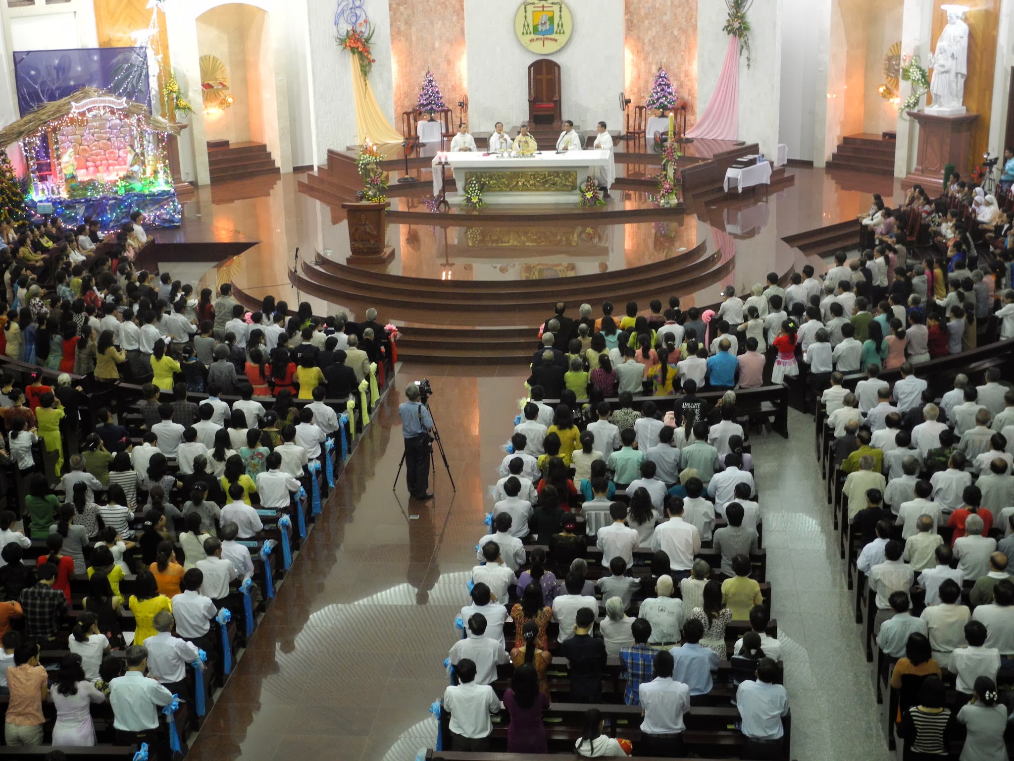 Đức Giám mục Giáo phận cử hành lễ Thánh gia cầu nguyện cho các gia đình