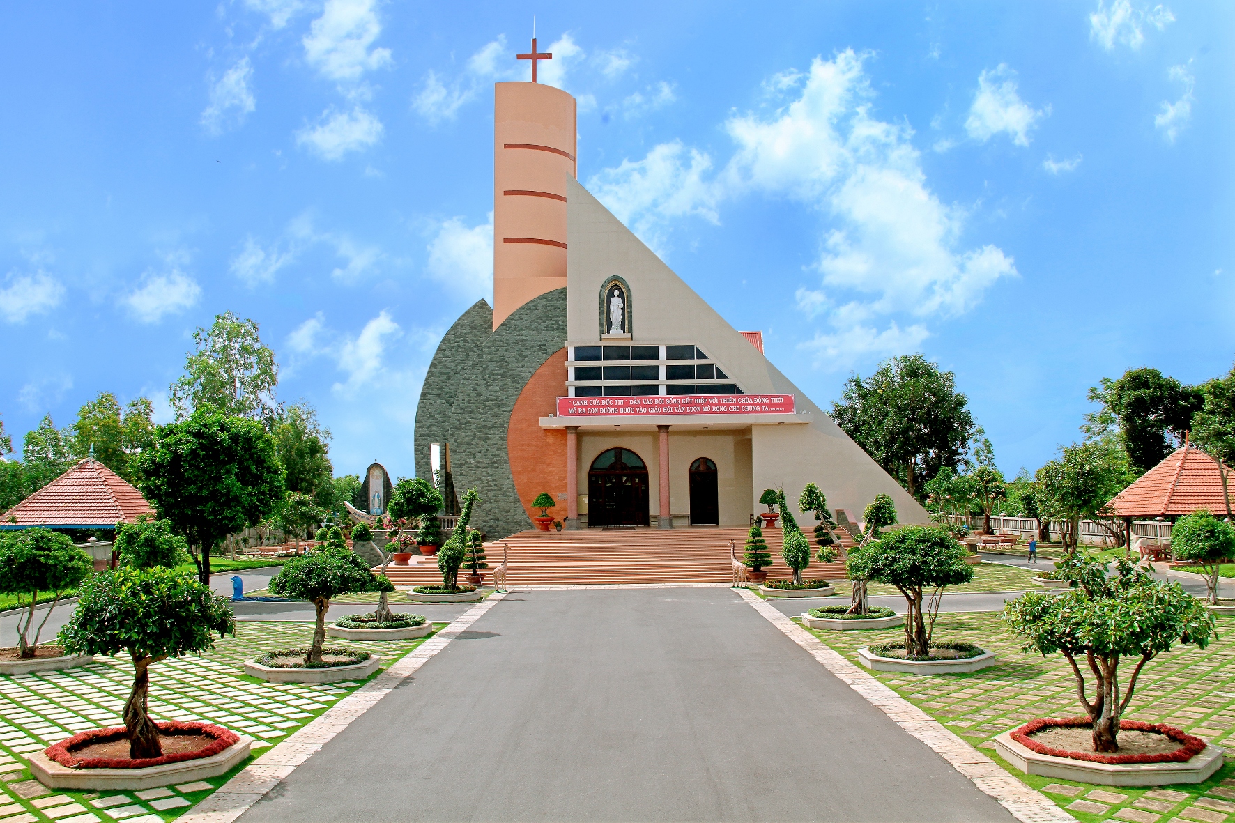 Thánh lễ cung hiến Nhà thờ và Thánh hiến Bàn thờ Giáo xứ Bình Châu