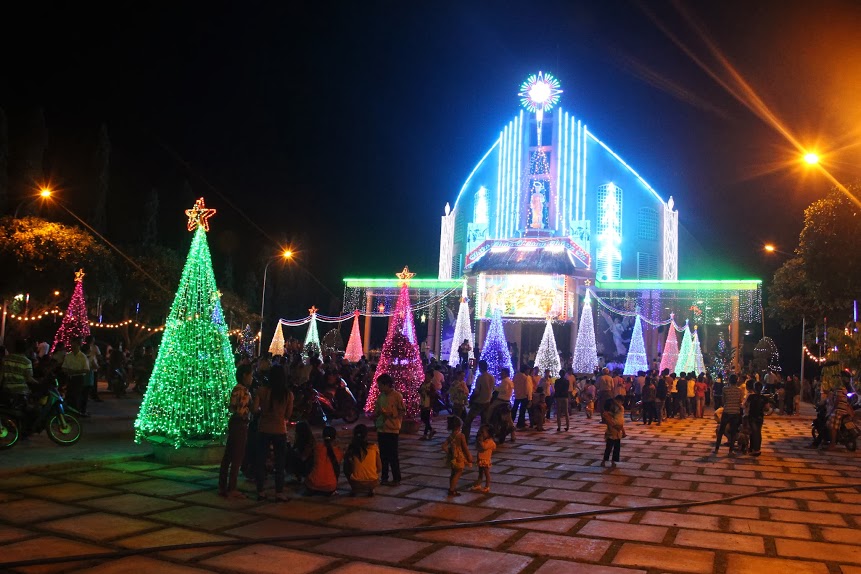 [Phóng sự ảnh] Vòng quanh các giáo xứ trong giáo phận lễ Giáng sinh