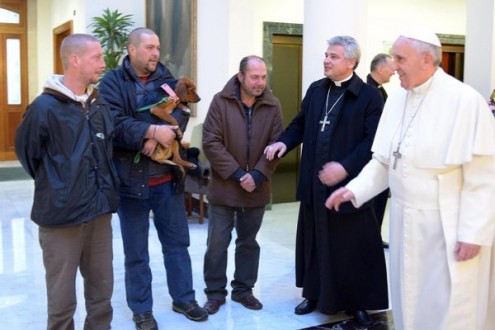 Pope celebrates 77th birthday with homeless