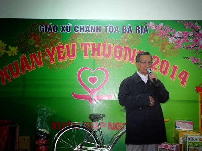 Đức Giám mục Giáo phận khai mạc Hội “Xuân Yêu Thương”  Giáo xứ Chánh tòa Bà Rịa
