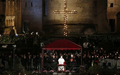 pope-via-crucis_2523341b