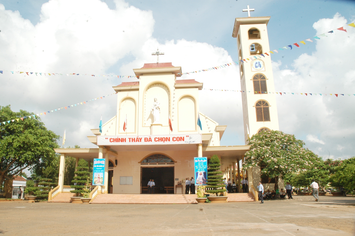 Giáo xứ Văn Côi – Xuyên Mộc đón chào vị chủ chăn mới: Cha Augustinô Vũ Quang Hiến