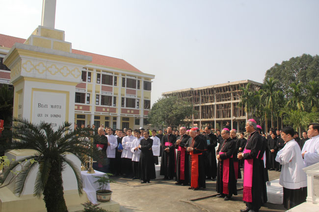 Đức Hồng Y Fernando Filoni đến thăm Đại Chủng Viện Huế - 22.01.2015