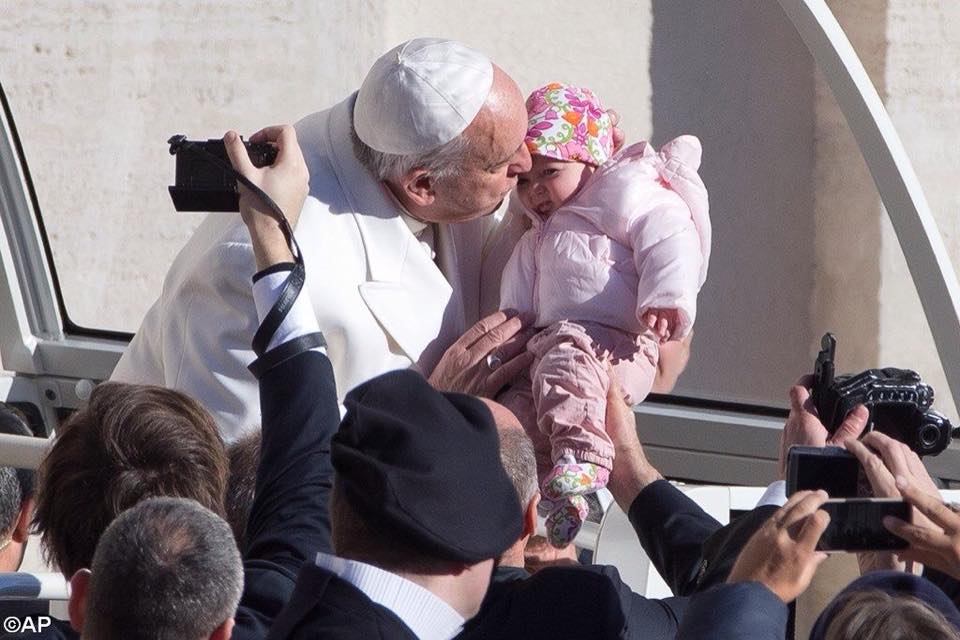 Con cái là hồng ân của Chúa. Một xã hội không có con là một xã hội không ký ức và không tương lai