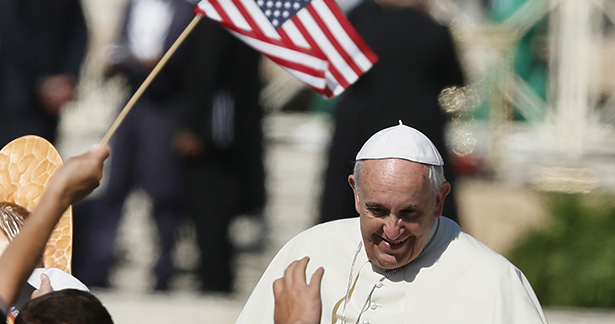 Pilgrim waves U.S. flag as Pope Francis arrives to lead general audience