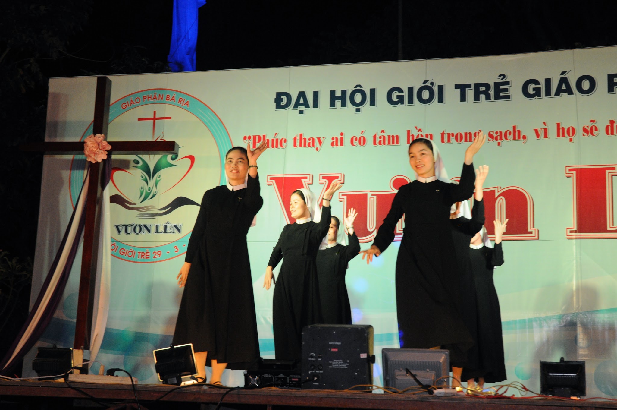 MỘT SỐ TIẾT MỤC VĂN NGHỆ - NGÀY ĐẠI HỘI GIỚI TRẺ GIÁO PHẬN BÀ RỊA - CHÚA NHẬT LỄ LÁ 2015