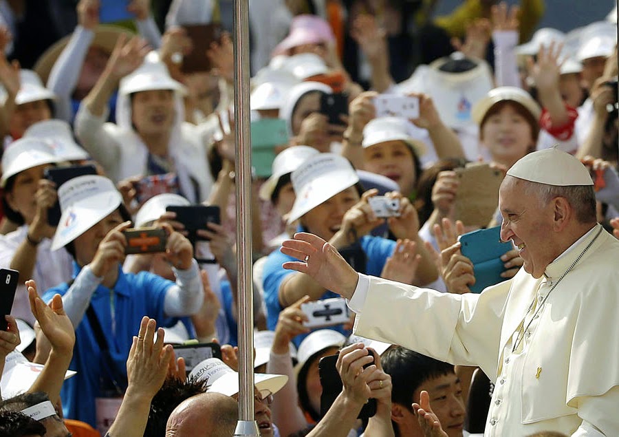 PopeFrancis-16Aug2014-13