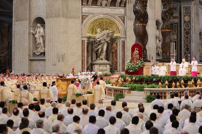 Thánh Lễ Truyền Dầu tại Vương Cung Thánh Đường Thánh Phêrô, Vatican.
