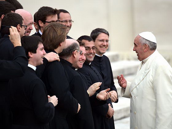 mi-pope-francis-greets-priests-catholic