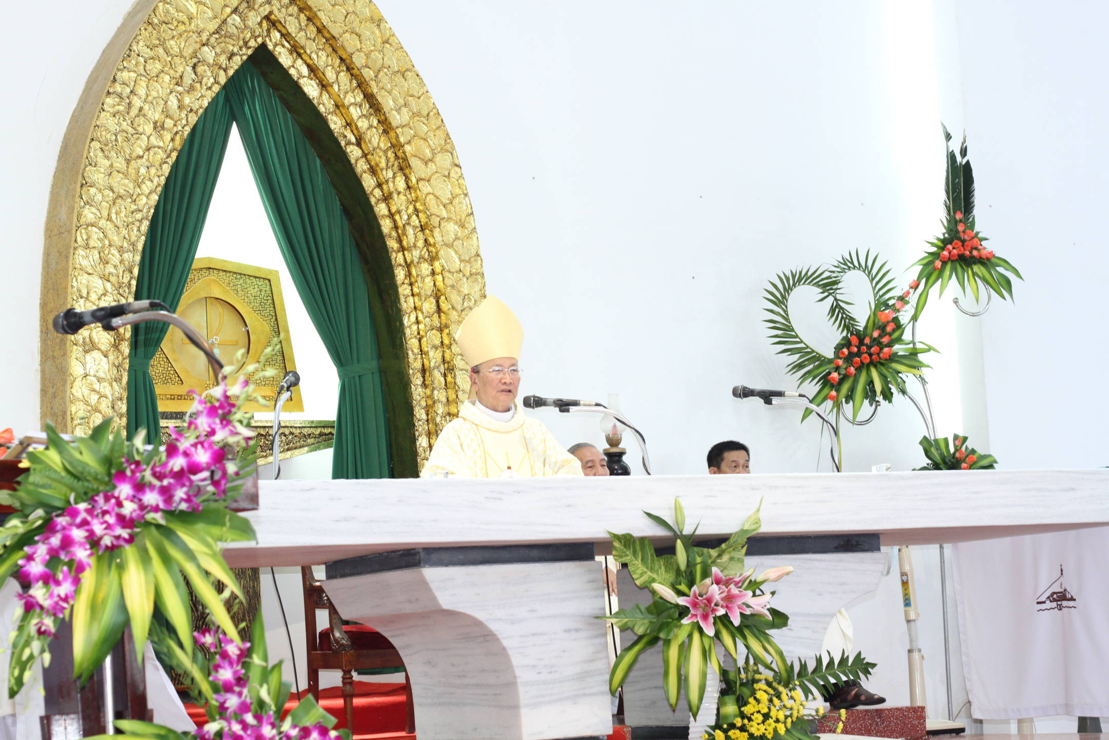 BÀI GIẢNG LỄ THÁNH TÂM CHÚA GIÊSU TẠI ĐỀN THÁNH ĐỨC MẸ BÃI DÂU – NGÀY 12.6.2015