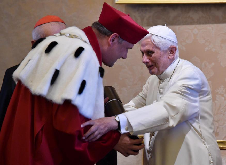 ratzinger_riceve_laurea