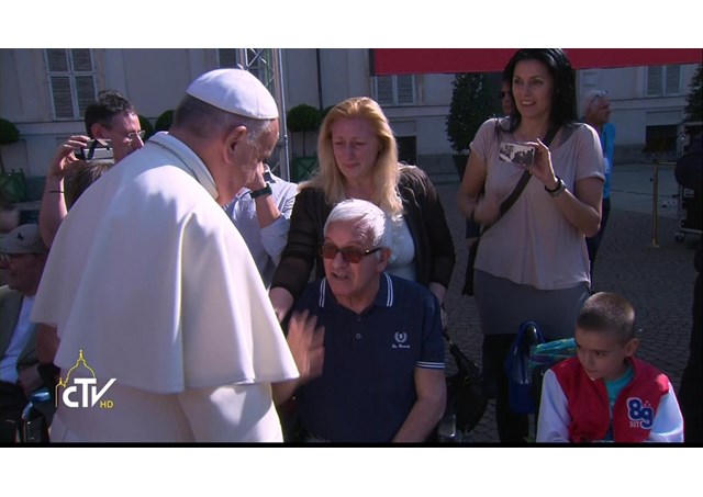 ĐTC LƯU TÂM TỚI GIỚI TRẺ VÀ VIỆC DẬY GIÁO LÝ