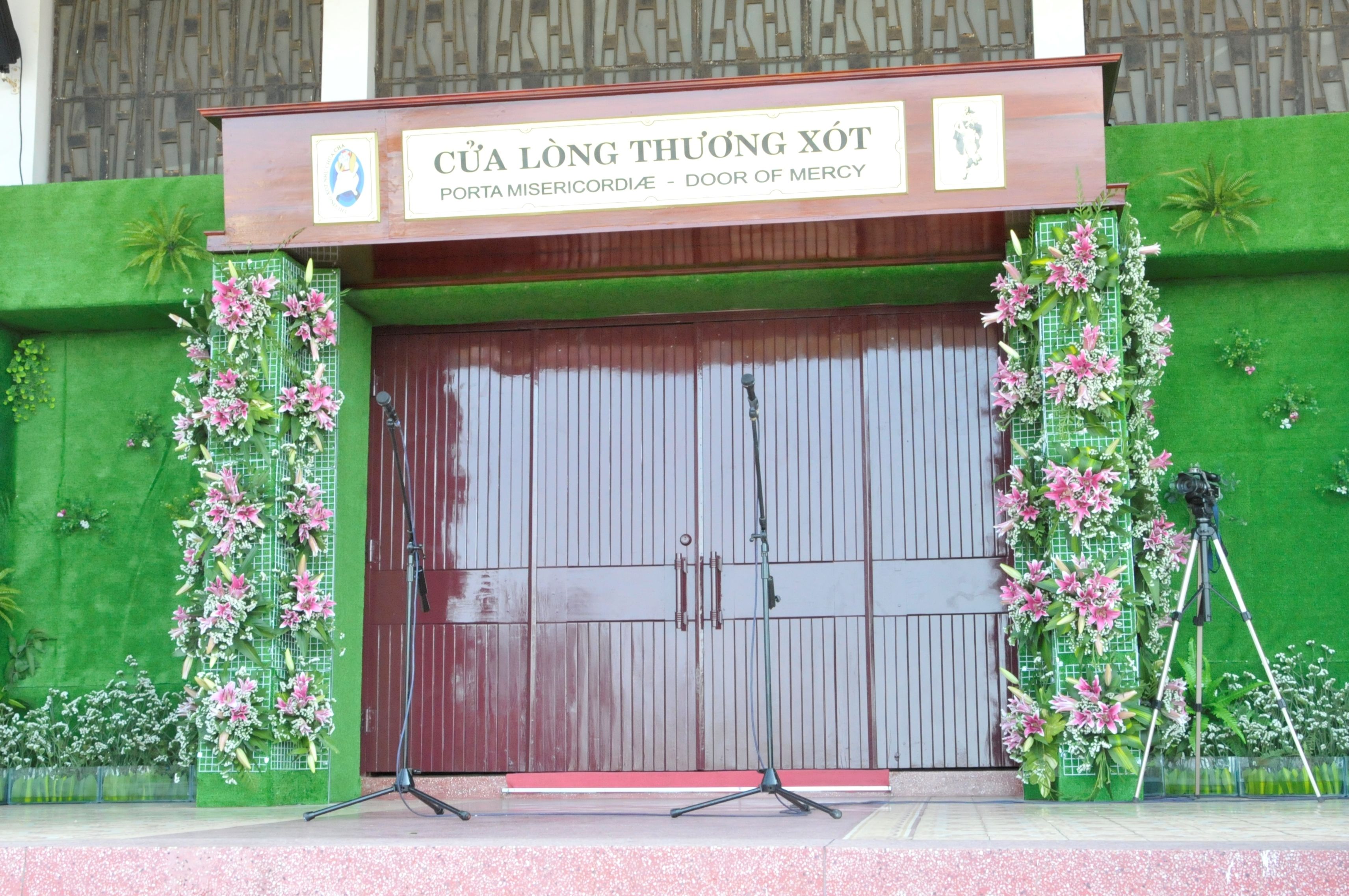 Nghi thức Mở Cửa Thánh và Thánh lễ Khai mạc Năm Thánh Lòng Thương Xót tại Đền Thánh Đức Mẹ Bãi Dâu
