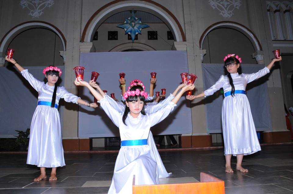 Tin ảnh: Giáo xứ Đất Đỏ:  Đêm canh thức và Thánh lễ  mừng Con Chúa Giáng Sinh