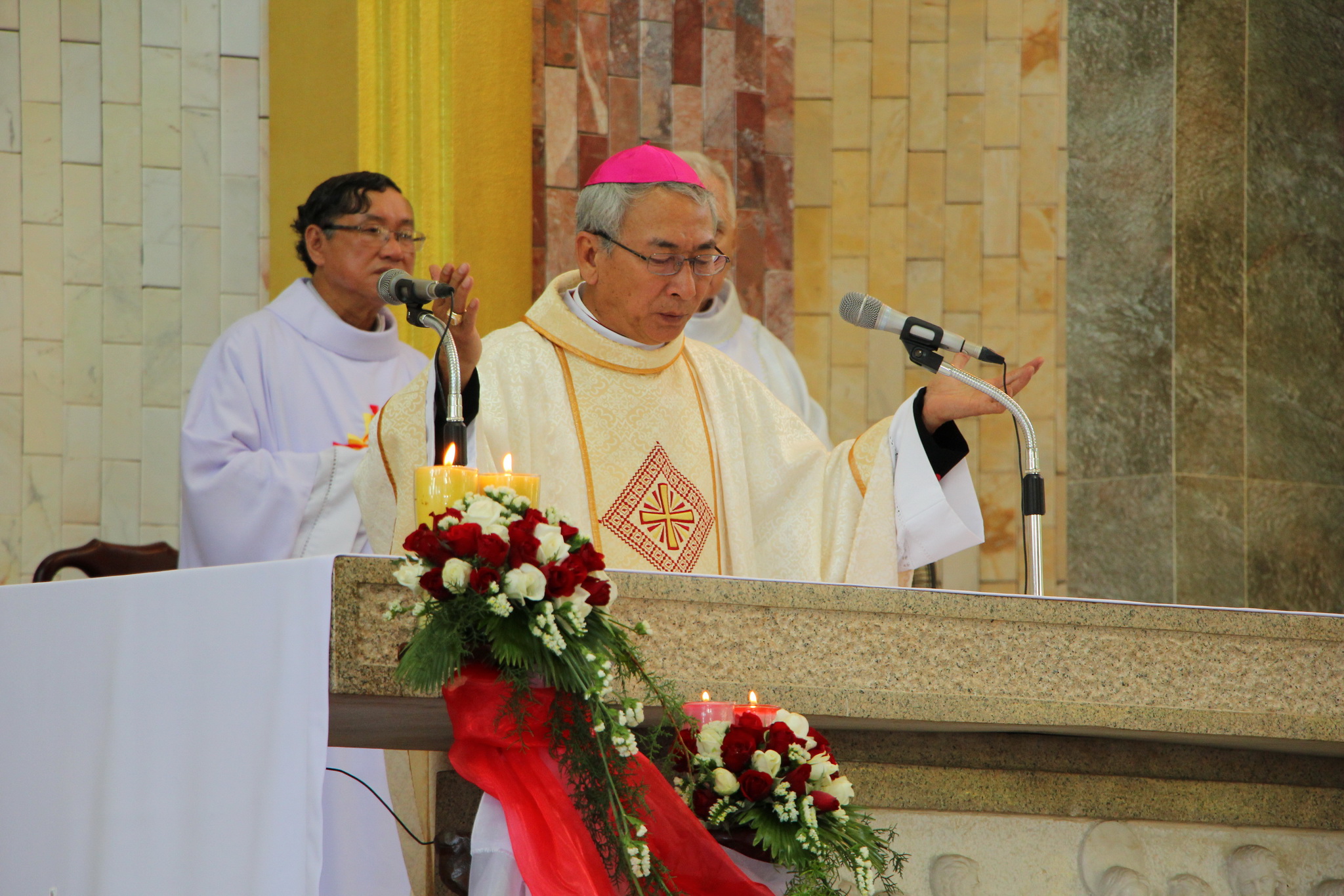 Hội dòng Mến Thánh Giá Bà Rịa: Đức Tân Giám mục Emmanuel dâng thánh lễ tạ ơn