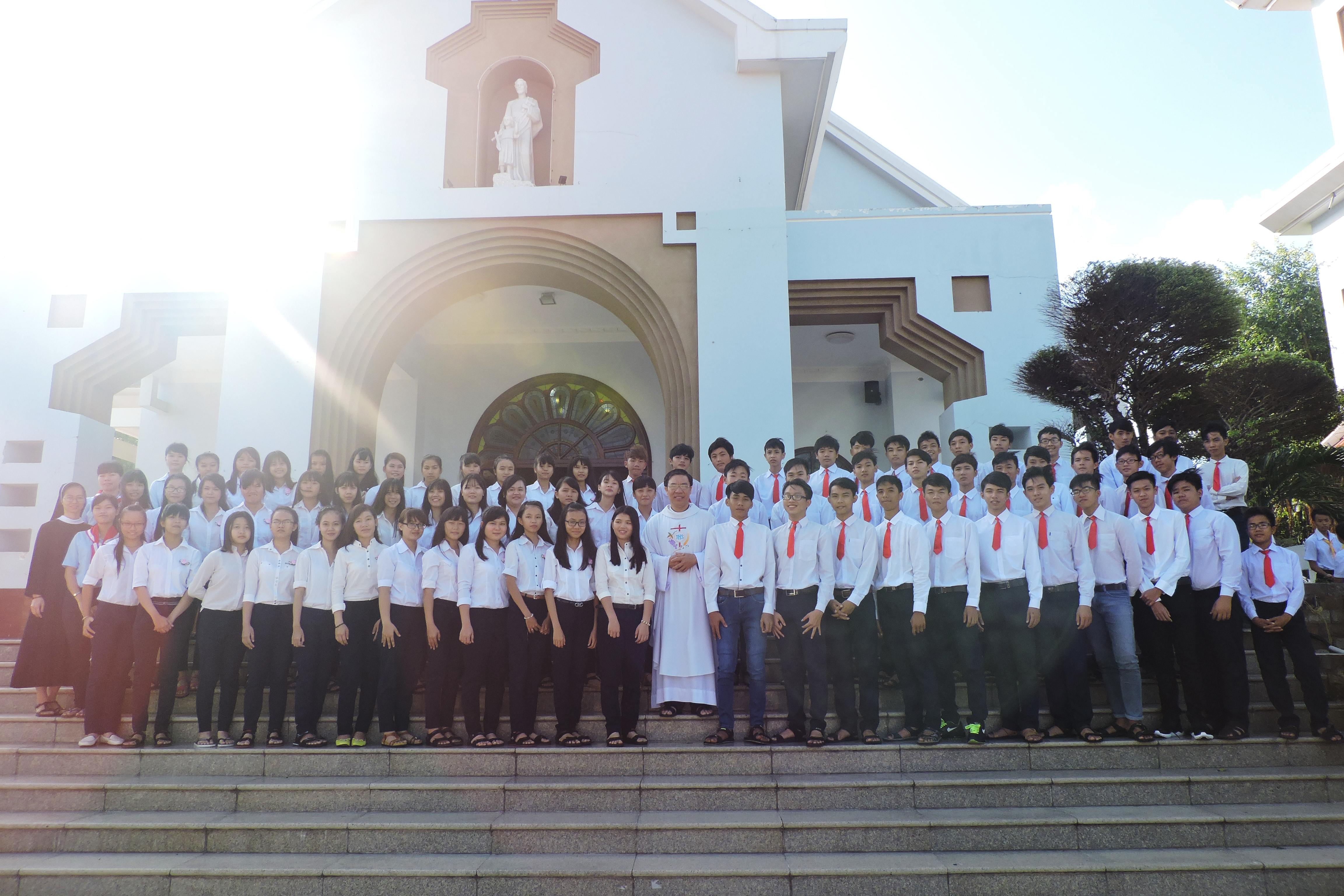 Giáo xứ Tân Phước: Thánh lễ Tạ ơn và Nghi thức Lên đường dành cho các em thiếu nhi