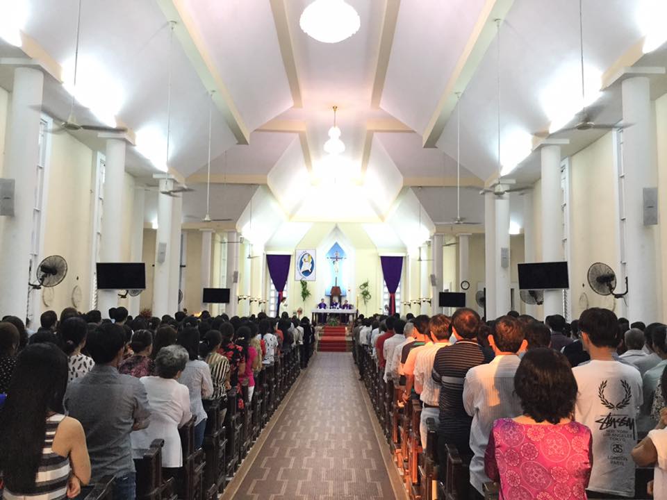 Tin ảnh: Đức cha Phó Emmanuel Nguyễn Hồng Sơn đến thăm và dâng thánh lễ cầu bình an cho Giáo xứ Vũng Tàu - Chúa nhật ngày 21.02.2016