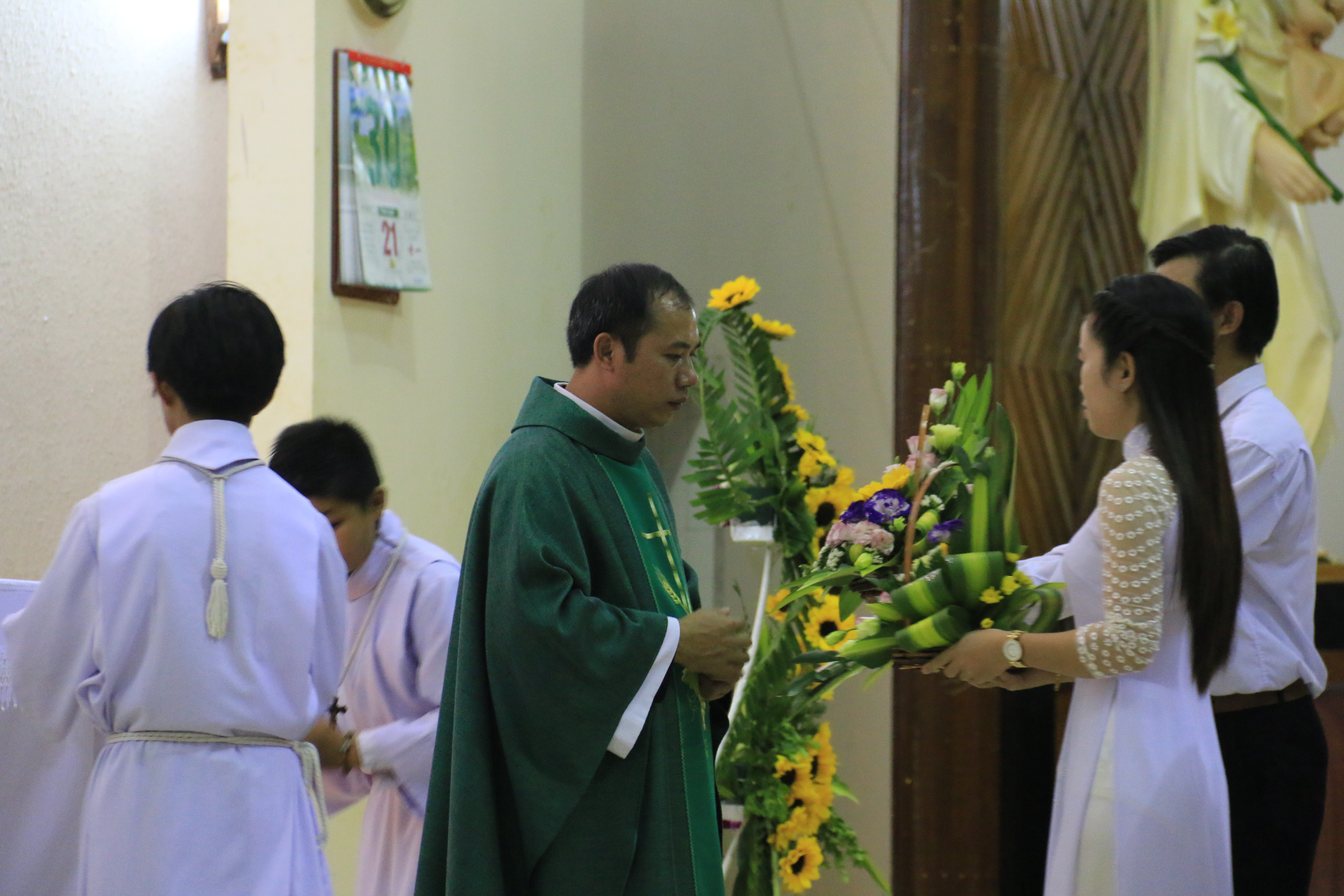 Giáo xứ Hòa Thuận: Giới Trẻ dâng lễ mừng Thánh Bổn mạng Gioan Bosco và Tổng kết thi đua hàng năm
