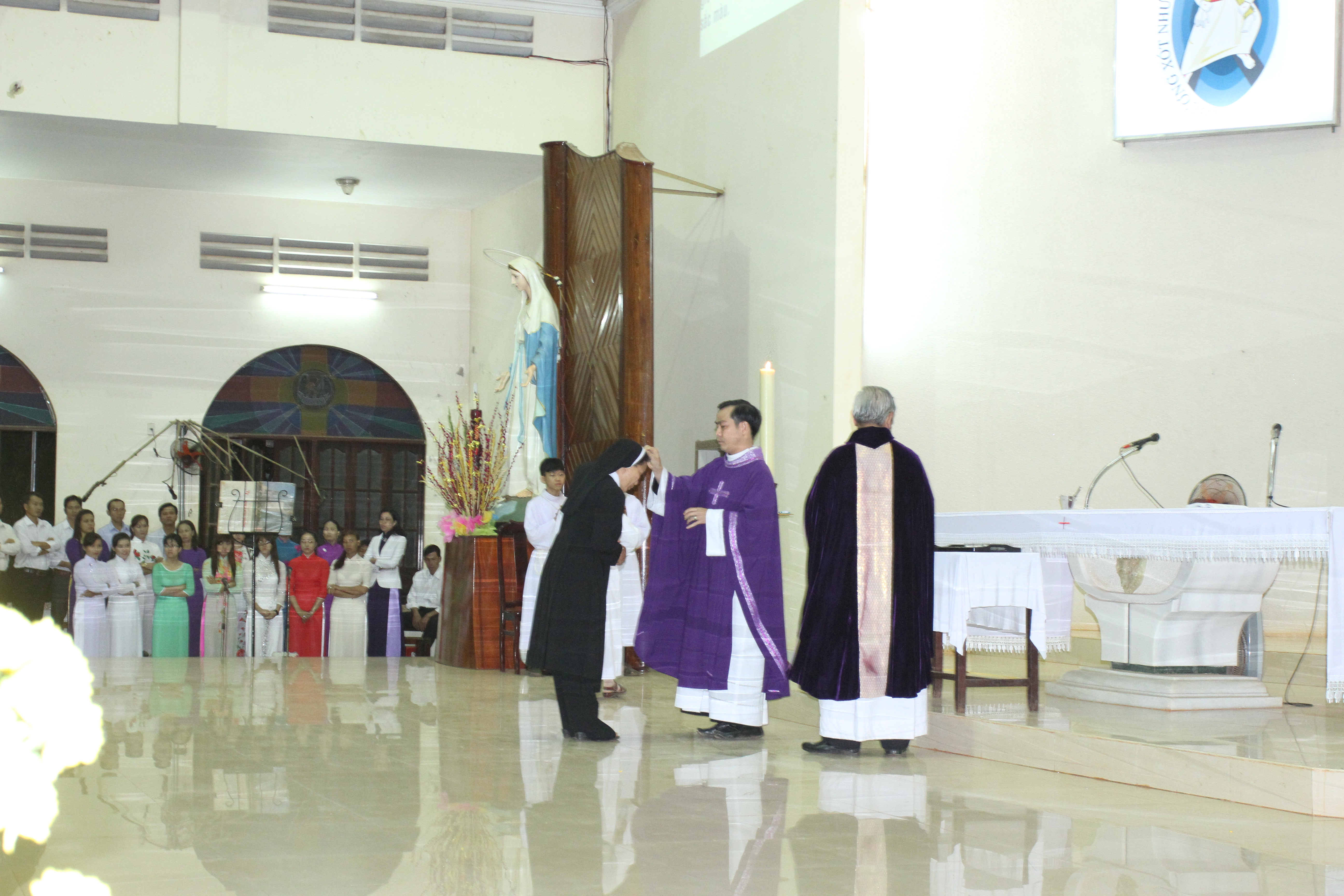 Tin ảnh: Giáo xứ Hòa Thuận: Thánh lễ Tro khai mạc mùa Chay