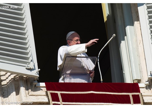 Thiên Chúa đến kéo chúng ta ra khỏi tội lỗi của chúng ta