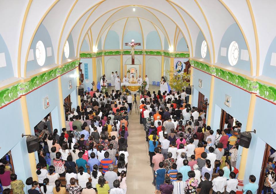 Tin ảnh: Đức Cha Emmanuel dâng lễ tại Trung tâm Hành hương Đức Mẹ La Mã Bến Tre