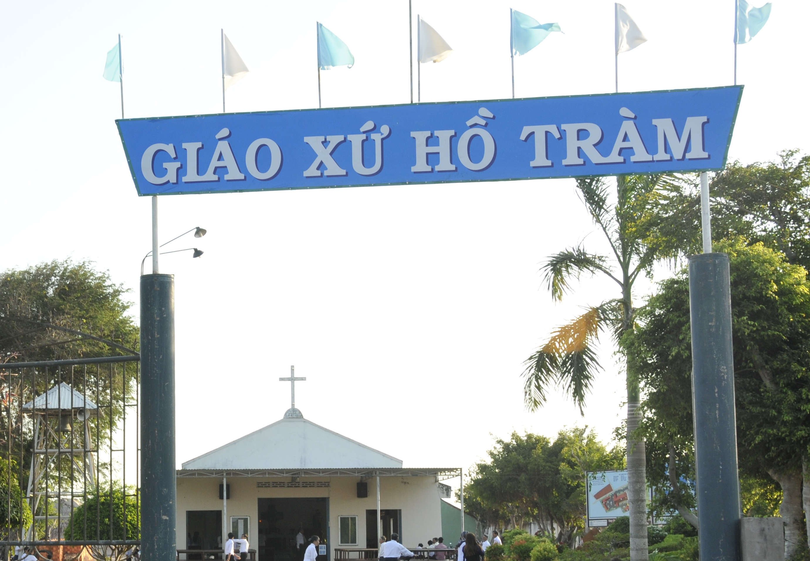 Giáo xứ Hồ Tràm: Đức Cha Phó Emmanuel dâng lễ cầu nguyện cho giáo xứ