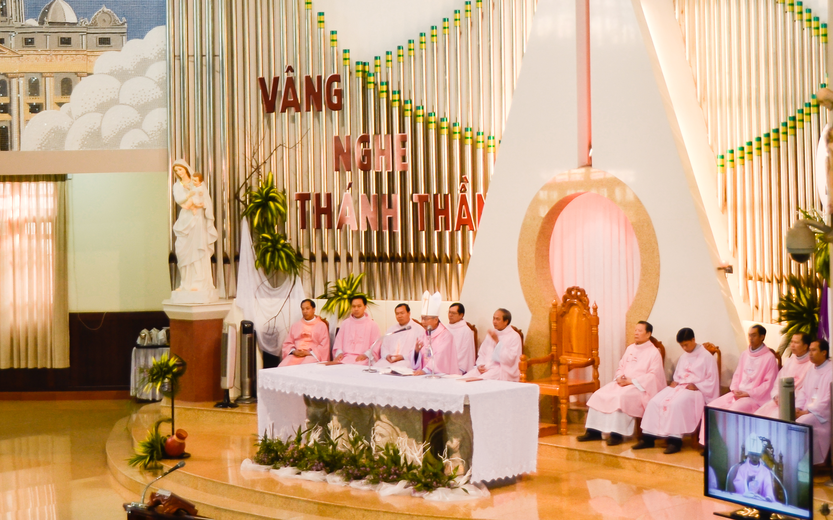 Tin ảnh: Đức Cha Phó Emmanuel dâng lễ tại Gx. Biên Hòa, Gp. Xuân Lộc