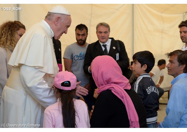 Đức Thánh Cha đưa 12 người tị nạn về Vatican