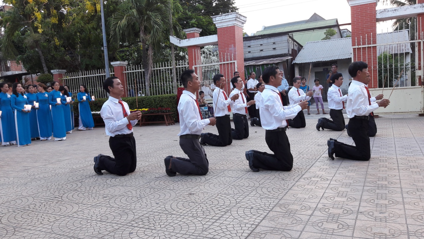 Gx. Thủ Lựu: Khai mạc tháng Hoa dâng Đức Mẹ - Ngày 01.5.2016