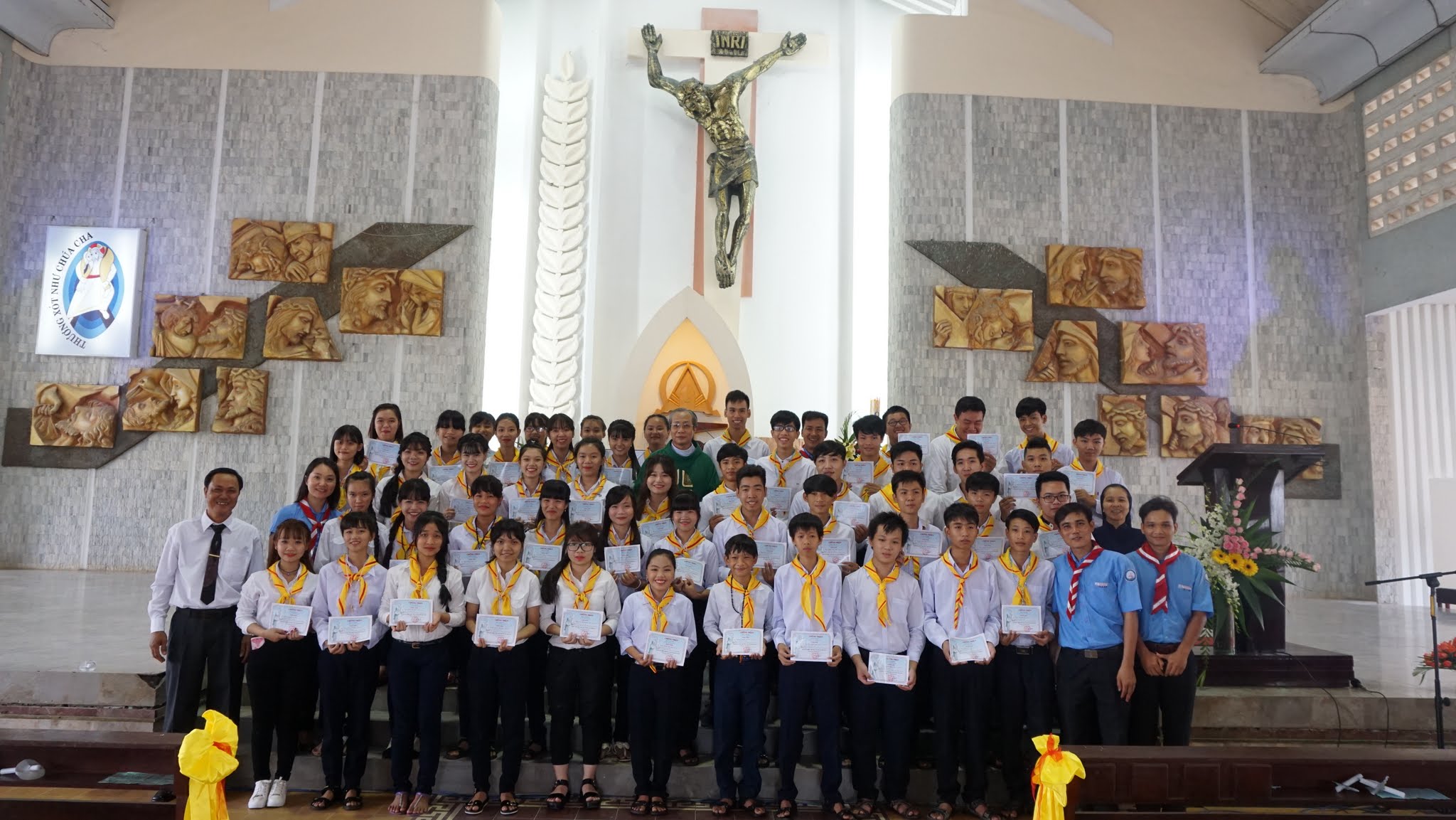 Tin ảnh: Giáo xứ Láng Cát: 49 em thiếu nhi tuyên hứa vào đời
