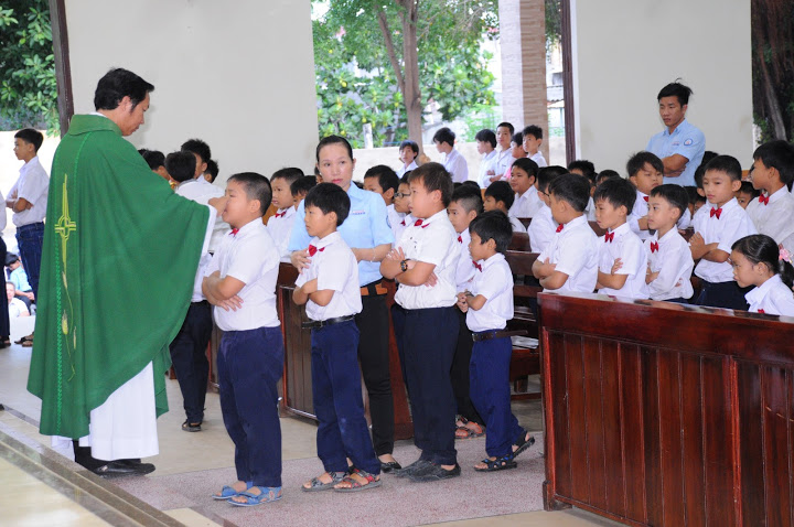 Giáo xứ Phước Bình: 215 Thiếu Nhi Rước Lễ Lần Đầu