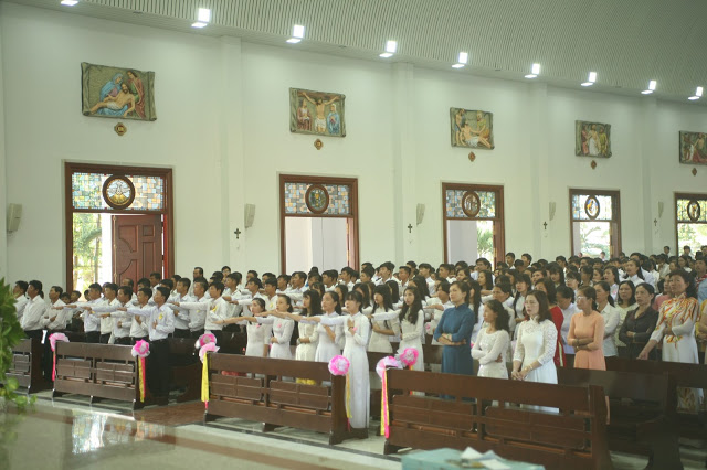 Giáo xứ Vinh Châu: Thánh lễ Tuyên hứa Vào Đời