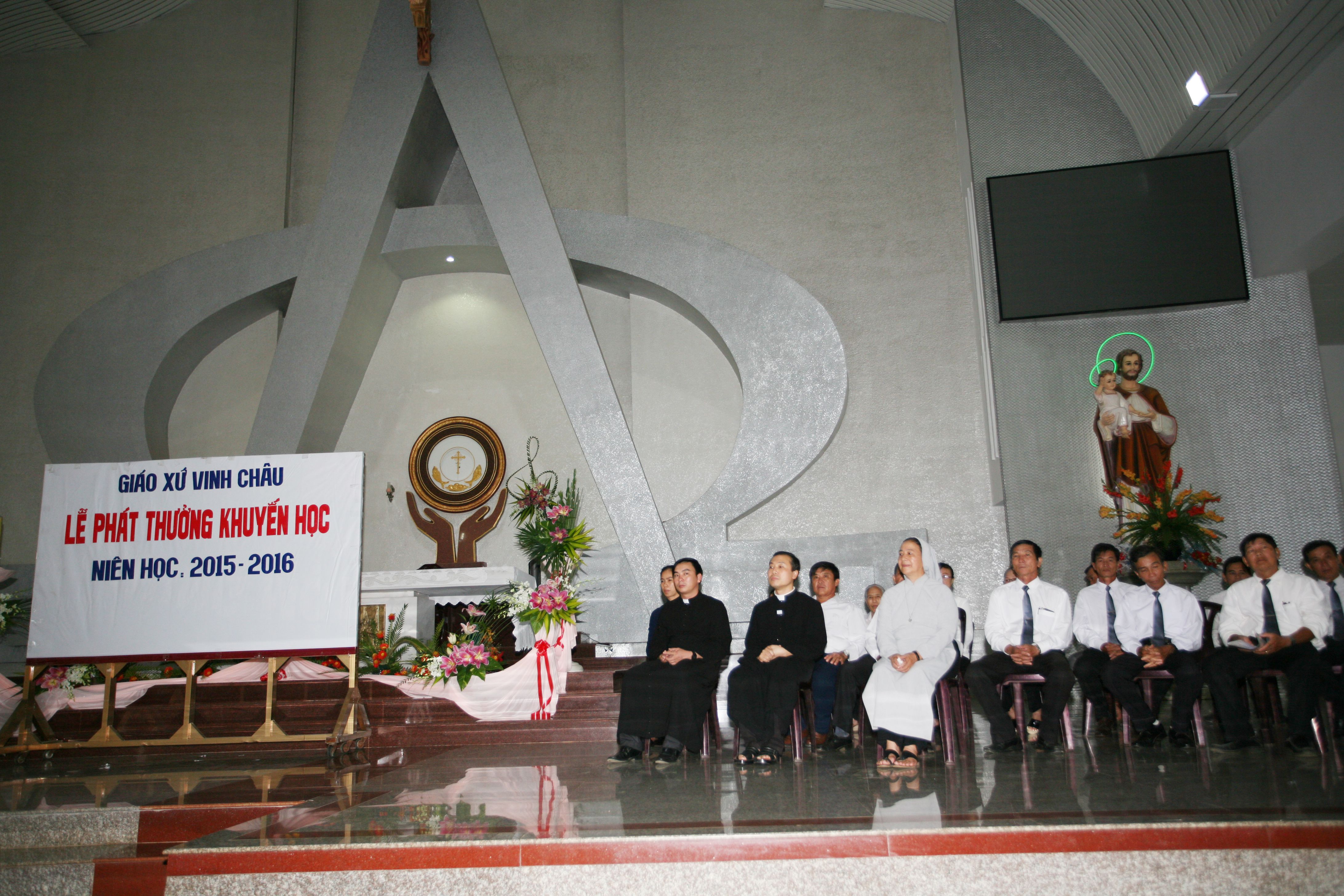Giáo xứ Vinh Châu – Trao quà khuyến học 2016