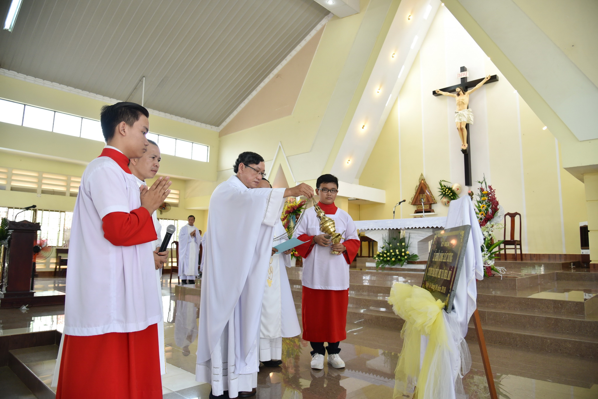 Tin Ảnh: Giáo xứ Quảng Nghệ: Thánh Lễ Khởi Công Xây Dựng Tượng Đài Đức Mẹ và Nhà Mồ - 14.08.2016
