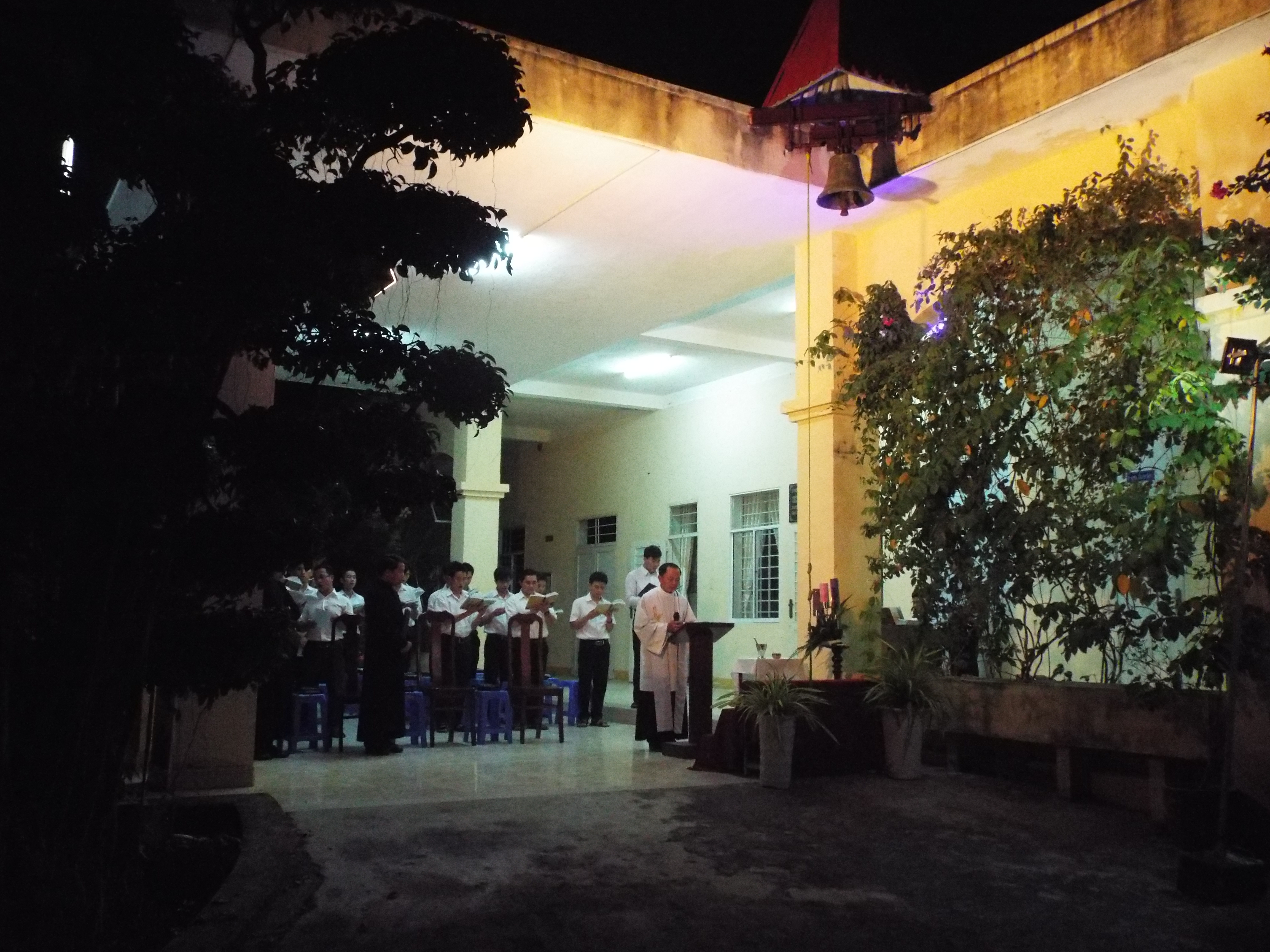 Tin ảnh: Chủng viện Thánh Tôma Hải Sơn: Nghi thức Làm Phép Chuông- Ngày 26.11.2016