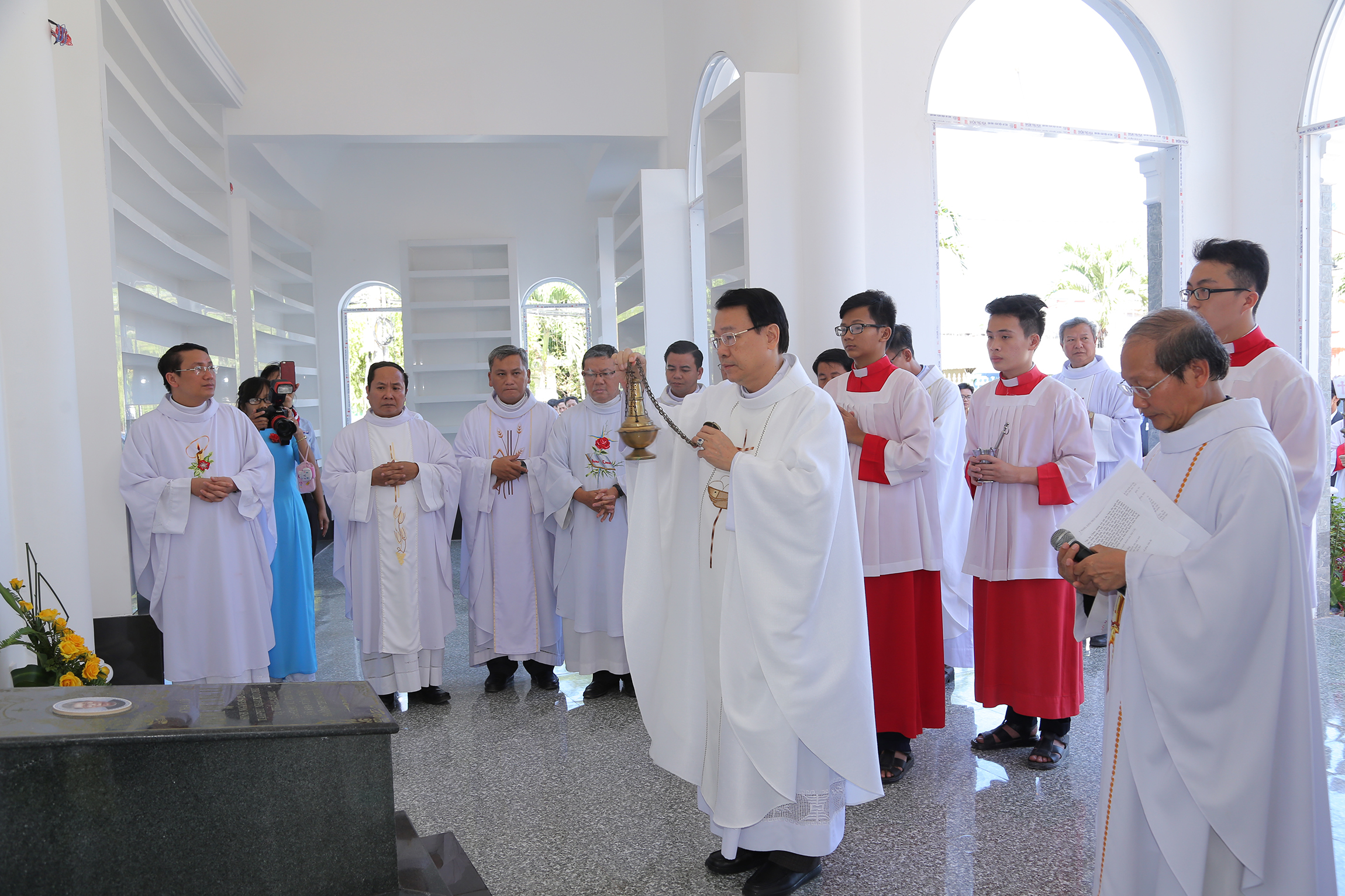 Giáo xứ Thủ Lựu: Thánh lễ tạ ơn và làm phép Nhà Hài cốt