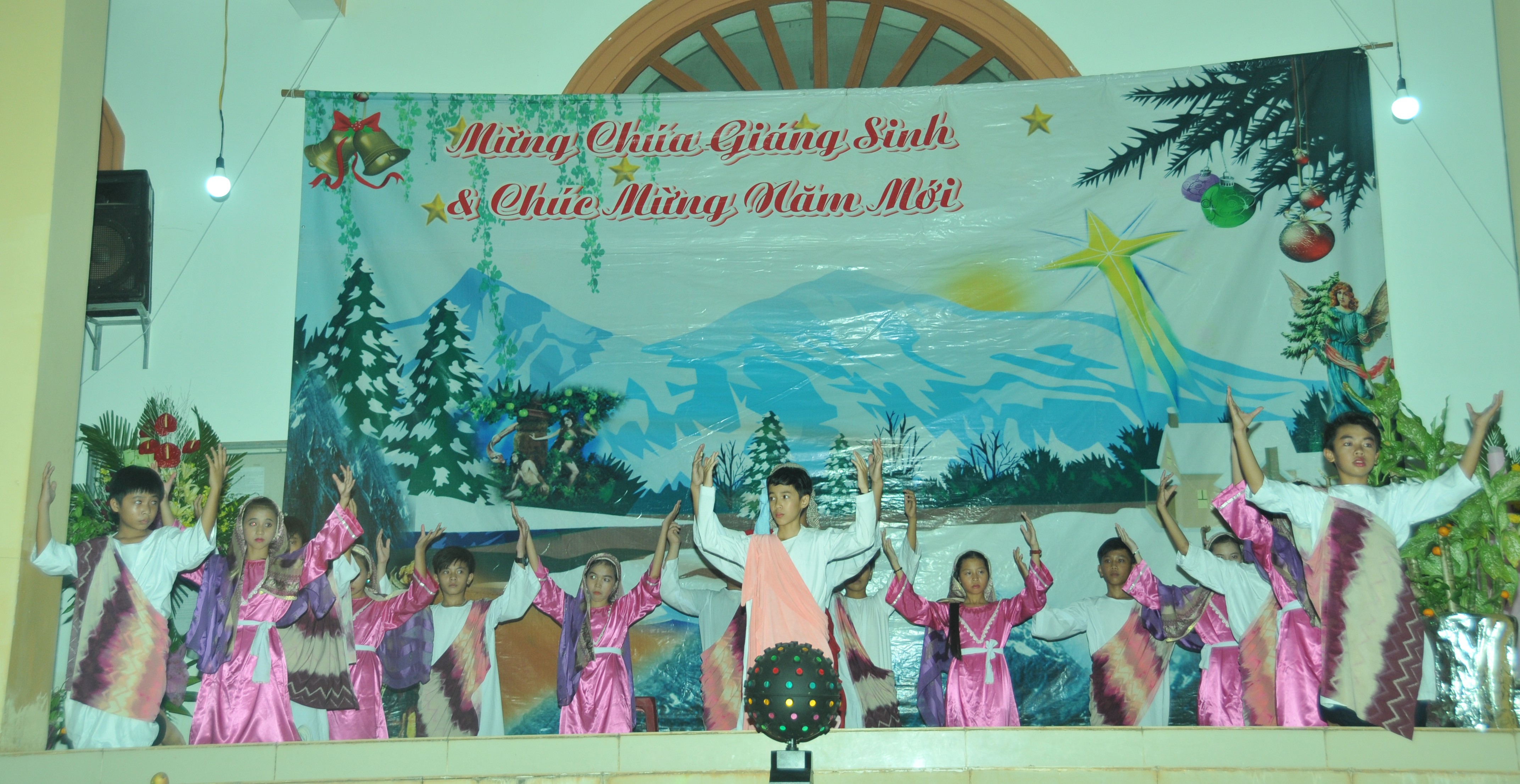 Giáo xứ Hòa Lâm: Đêm Canh Thức và Thánh Lễ mừng Chúa Giáng Sinh 2016
