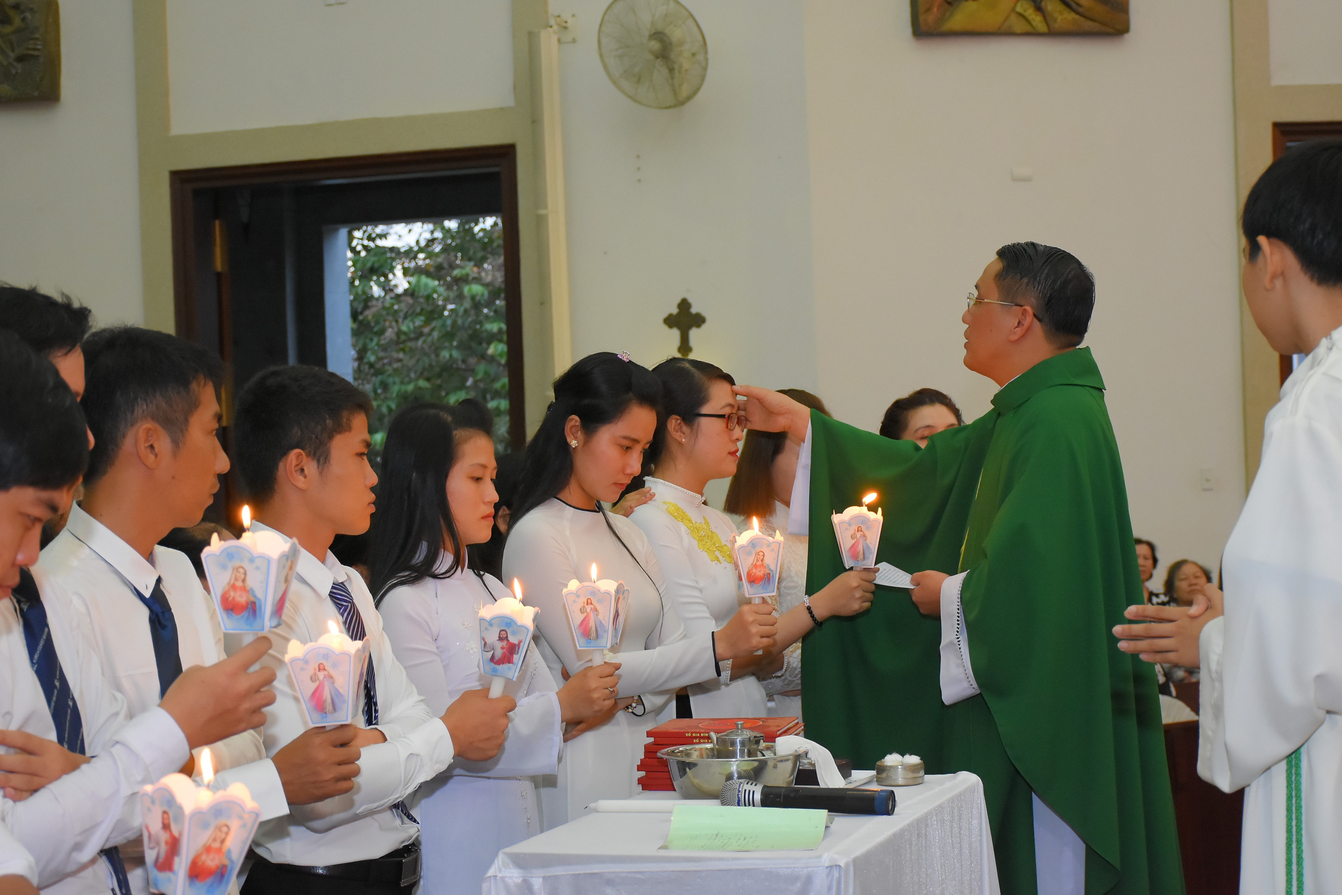 Giáo xứ Chánh Tòa: Thánh lễ ban Bí tích Khai tâm Kitô giáo cho các dự tòng