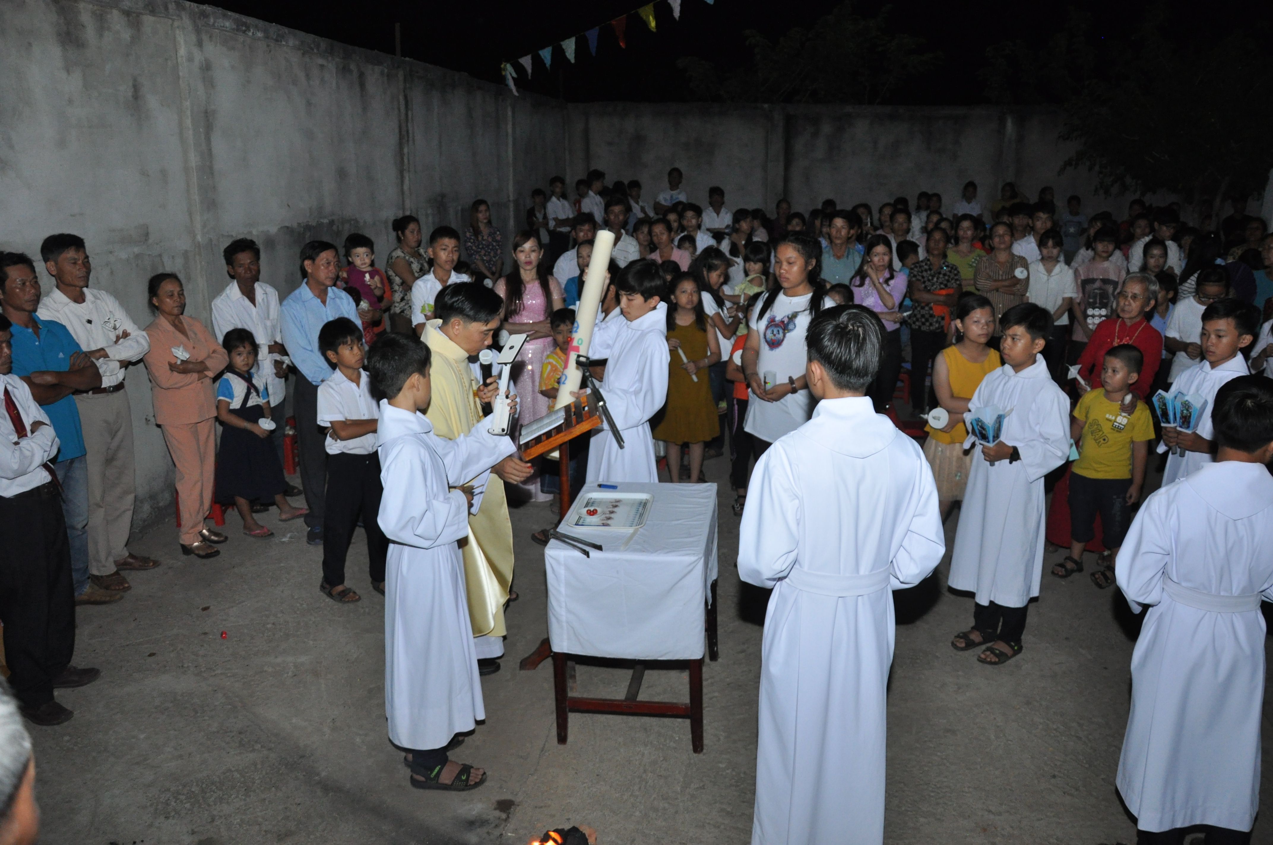 Giáo xứ Hòa Sơn: Thánh Lễ Vọng Phục Sinh 2017